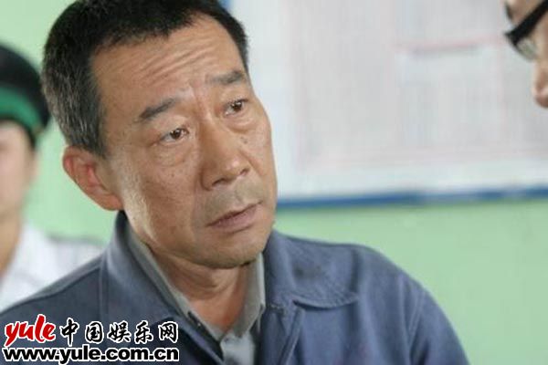 有过多少往事仿佛就在昨天江苏卫视鸡年春晚再放怀旧牌《渴望》剧组27年后重聚首