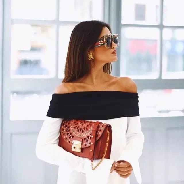 焦糖色大衣搭配什么包包好看,奢品包包如何穿搭