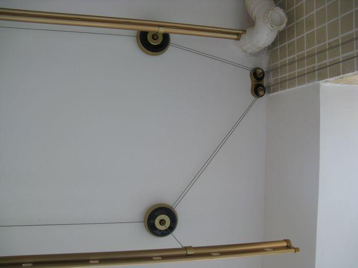 安装手摇晾衣架师傅,老公帮忙装挂衣架