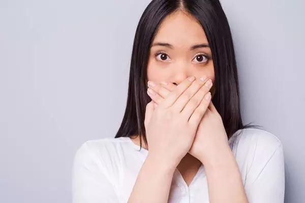 早晨起床口臭除根的最好方法,口臭早晨起床后唾沫是血红色的