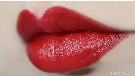 今年第一支口红ysl,迪奥口红999滋润颜色和普通正红色