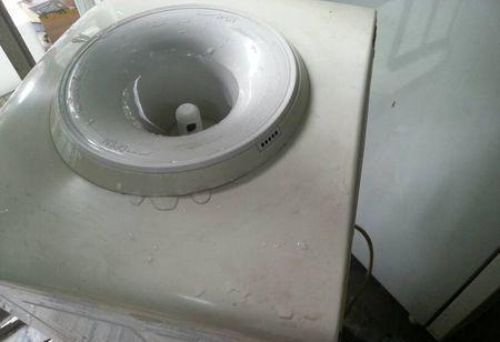 饮水机漏水是不是管子安错了,如何解决饮水机漏水问题