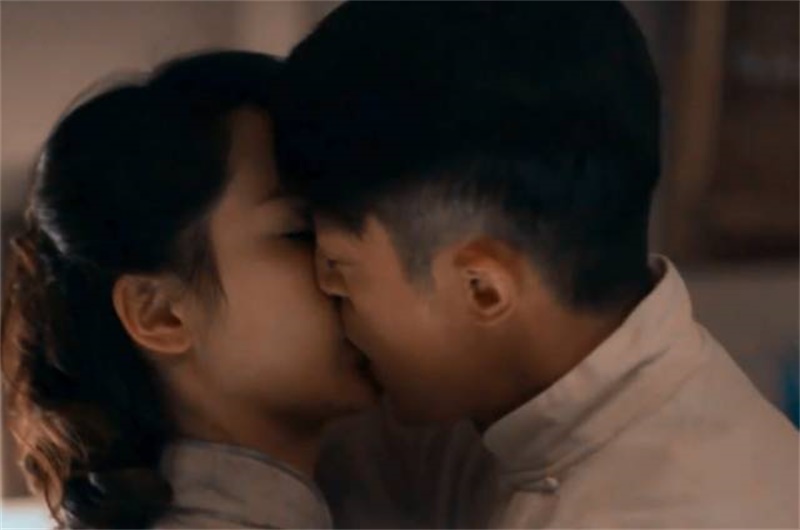 8大当红女星的“处女吻”，赵丽颖杨幂郑爽居然被他夺走初吻