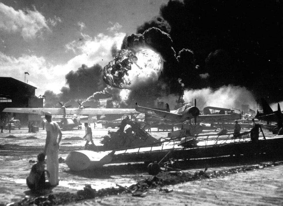 一个矮丑美国小子得出两个惊天预言，提前50年看穿三个国家