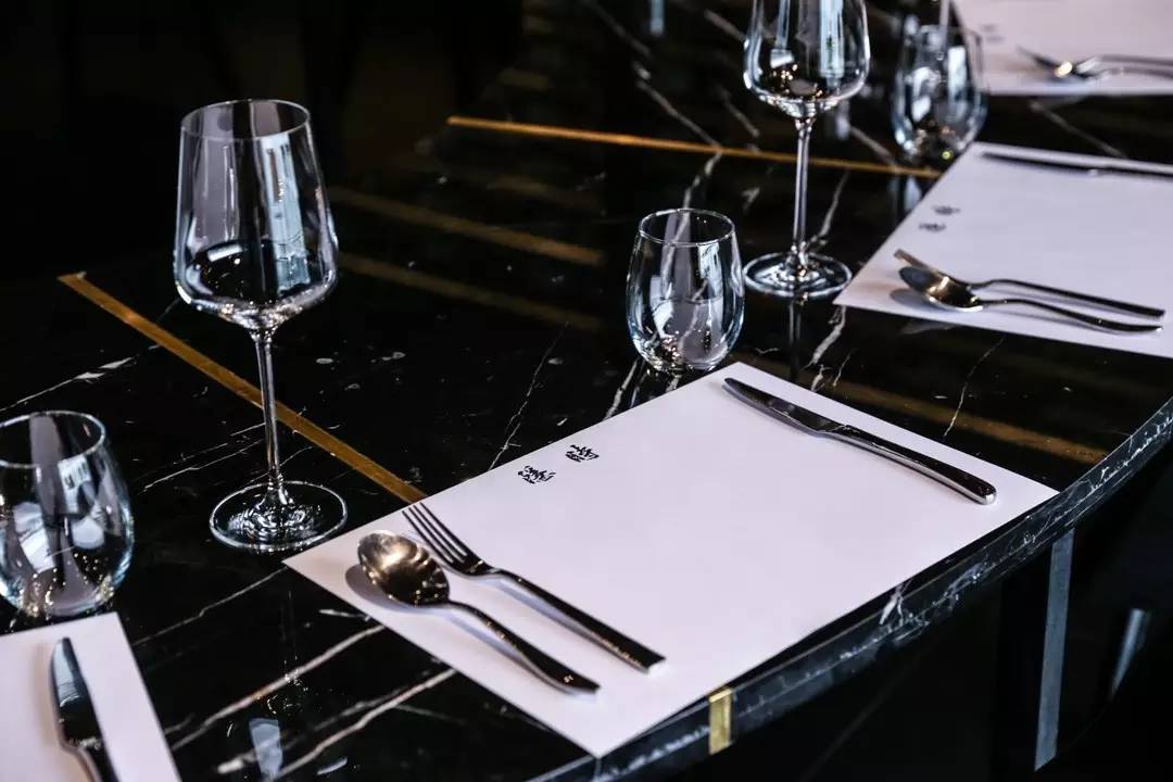 下关高颜值男服务员,招聘高颜值男服务员