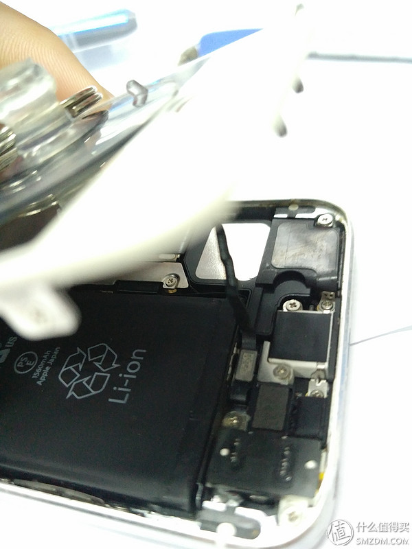 iphone5s摇动机身有响声,苹果手机振动失灵自己反复震动