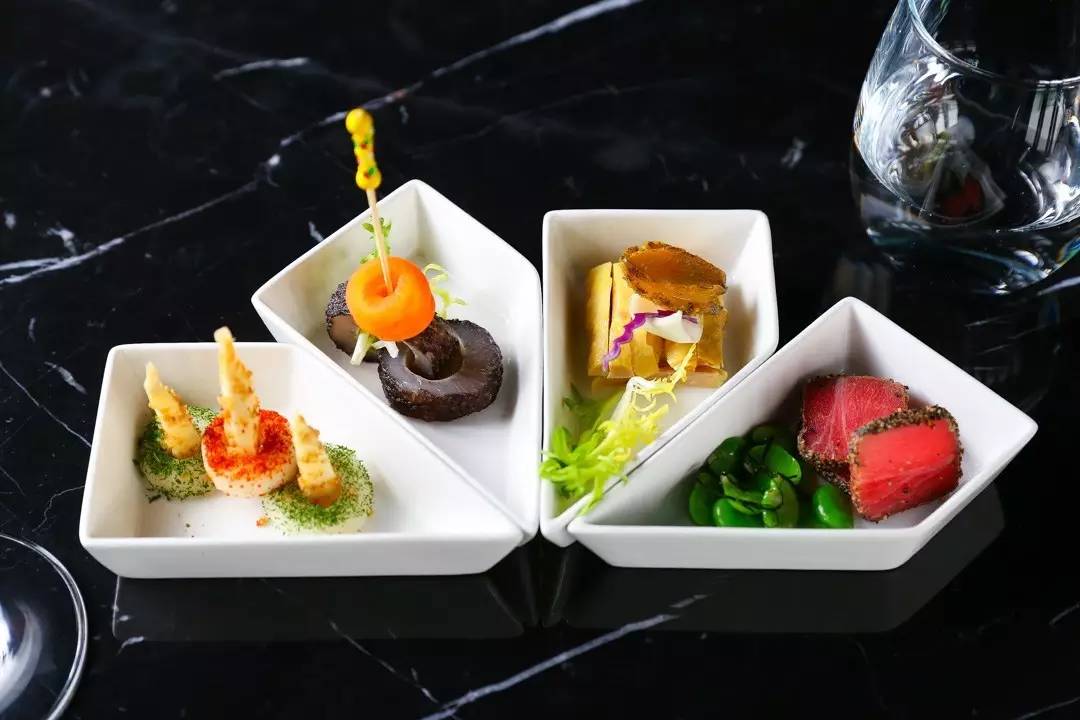 下关高颜值男服务员,招聘高颜值男服务员