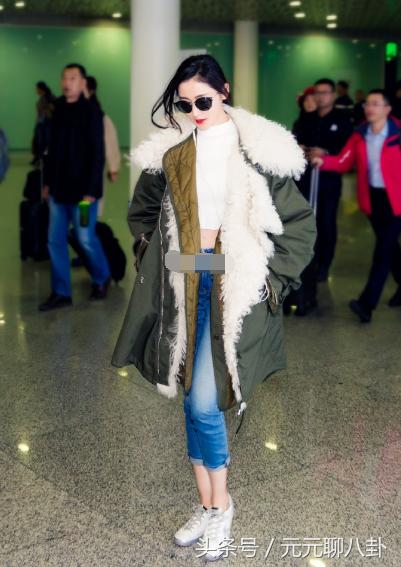 她出名不长穿衣价格超过杨幂，追赶范冰冰，这件衣服实在欣赏不了