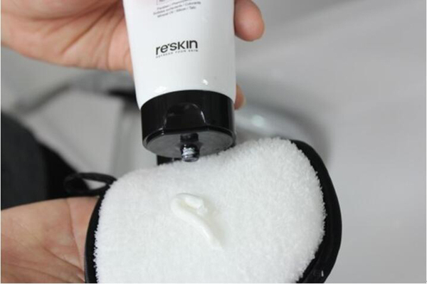 小孩鼻子周围长痘痘是什么原因,鼻子嘴唇周围长痘痘是什么原因