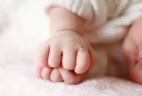 冬天手指起皮是什么原因,手指手掌起皮是什么原因怎么治