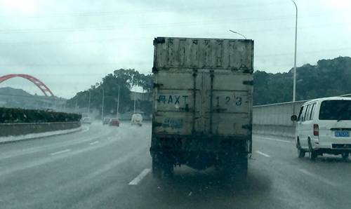 卡车发动机冒黑烟无力怎么回事,卡车动力不够油耗正常