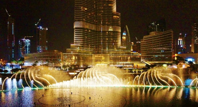 迪拜美食推荐攻略 (迪拜旅游攻略住宿推荐)