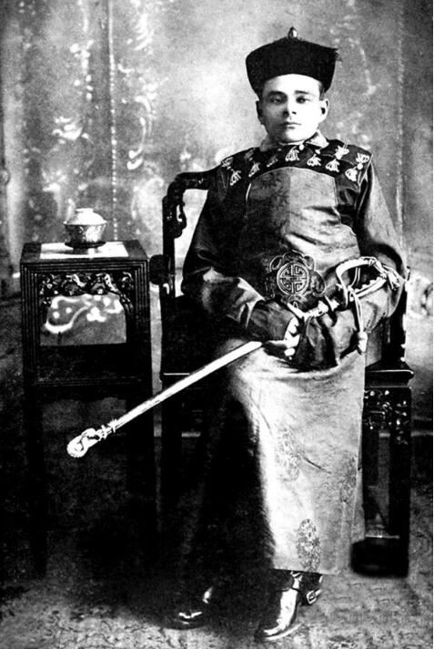 一个矮丑美国小子得出两个惊天预言，提前50年看穿三个国家