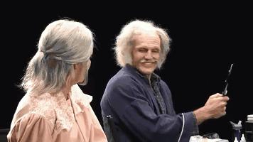 一起体验剪发,头发慢慢变白