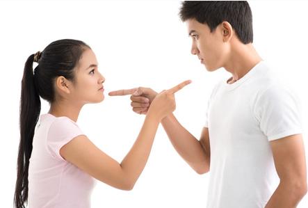 老公经常几百几百的出手，还吃喝赌的我偷拿他一百就生气了