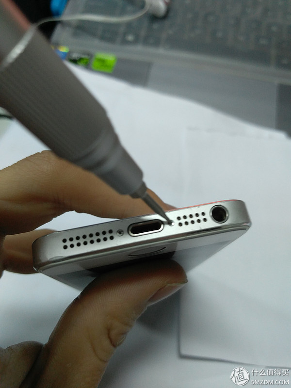 iphone5s摇动机身有响声,苹果手机振动失灵自己反复震动