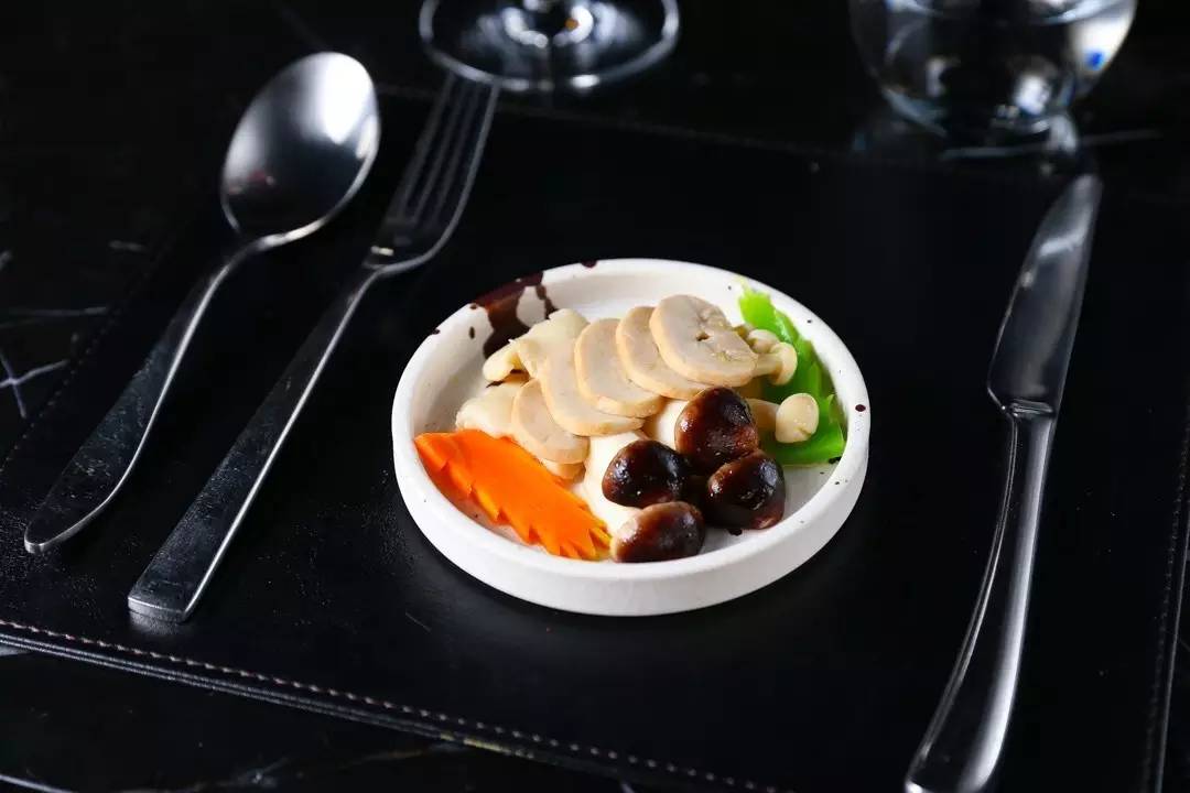 下关高颜值男服务员,招聘高颜值男服务员