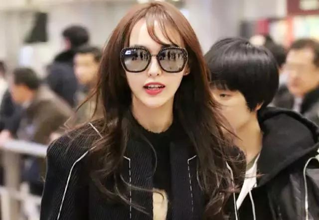 适合额头大发际线高的短发型,宽额头额头高怎么剪刘海