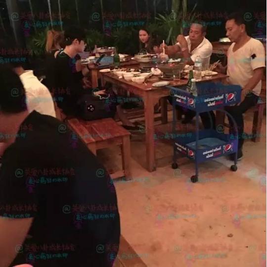 杨幂刘恺威为小糯米庆生甜蜜画面,杨幂和刘恺威谈小糯米