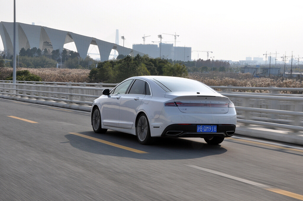 试驾林肯mkz视频,林肯mkz对比bba