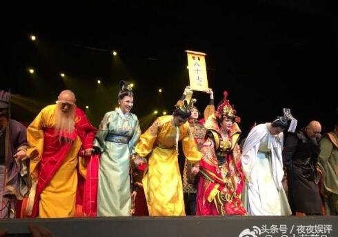 83年春晚报幕刘晓庆,刘晓庆唱哭全场视频