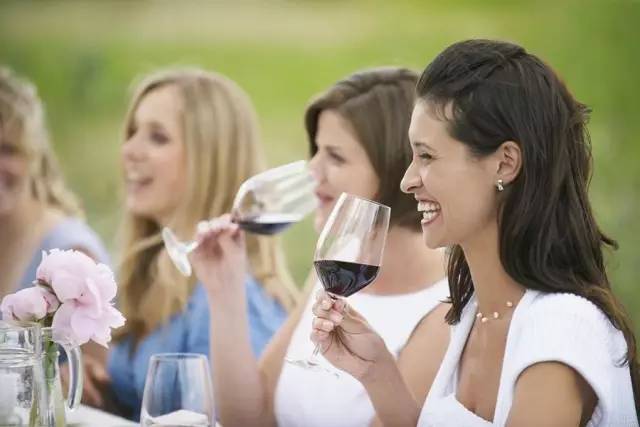 会喝酒的女人情人多是真的吗,好喝酒的女人怎么样