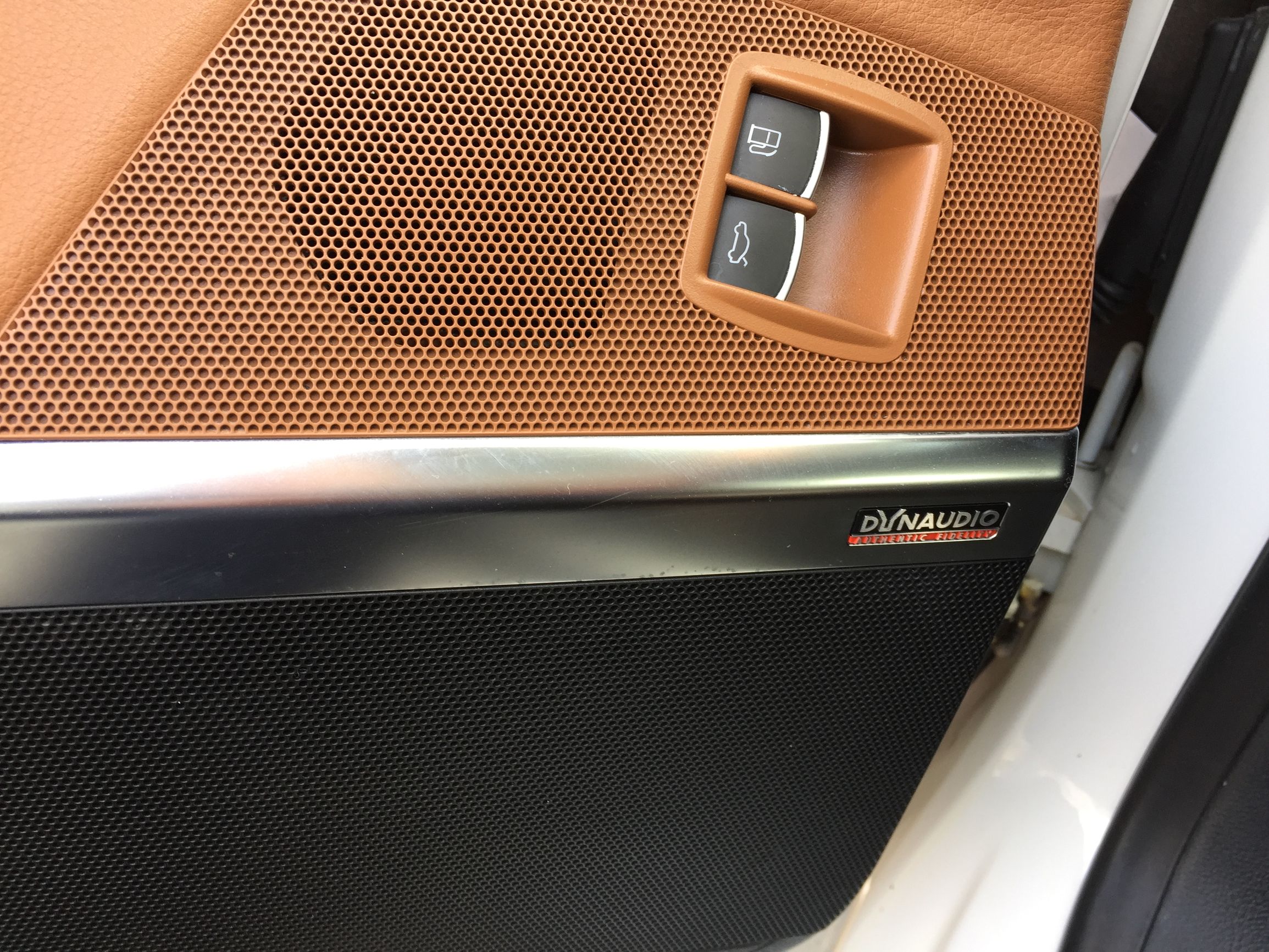 大众cc对比,18君威和18cc哪个更值得买