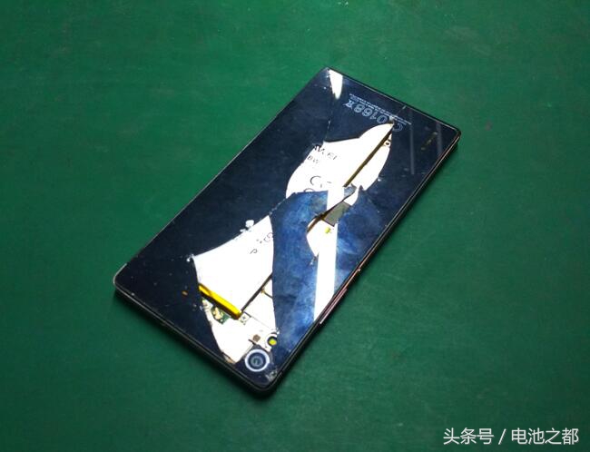 华为手机摔了一下屏幕失灵怎么办,华为手机摔出了个亮点