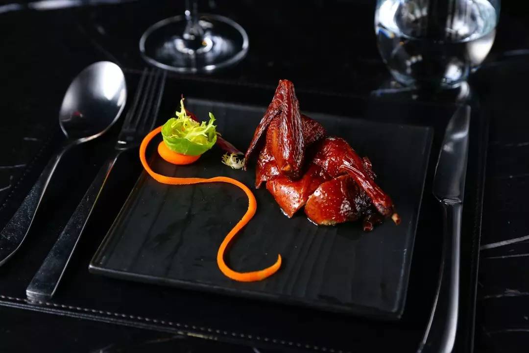 下关高颜值男服务员,招聘高颜值男服务员