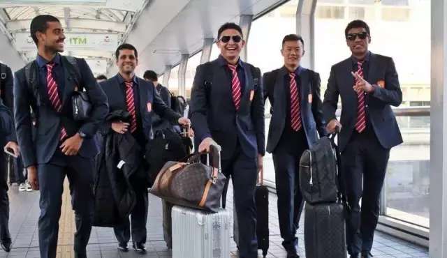 踢足球是真的帅,足球运动员帅气西装照