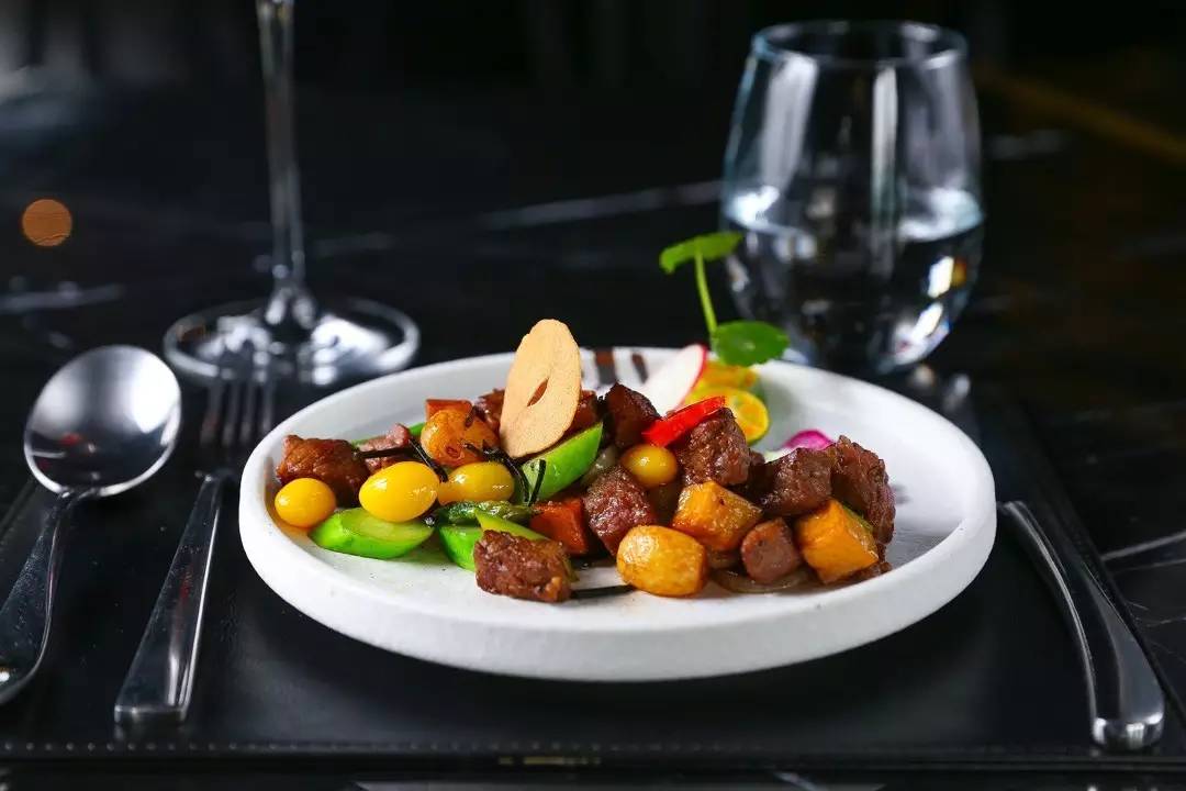 下关高颜值男服务员,招聘高颜值男服务员