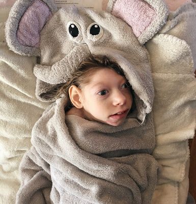 这位妈妈有两个患小头症的女儿，她家的画风是这样的