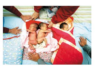 孕31周羊水早破的宝妈,三胞胎孕妇怀孕33周羊水破了