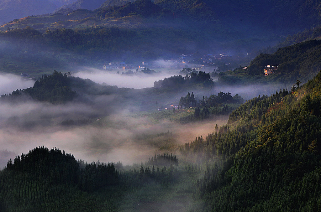 西部刀手，行走于中国道教神山四川洪雅瓦屋山，暗藏杀伐之气！