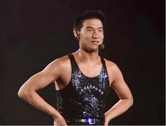 张学友谈表情包演唱会,歌神张学友演唱会震撼全场