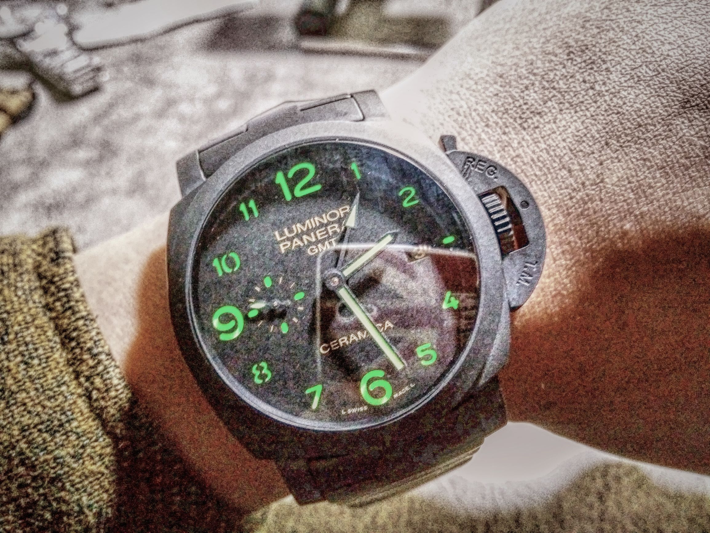 “午夜幽灵”沛纳海PAM00438，全系列唯一表壳表带全陶瓷