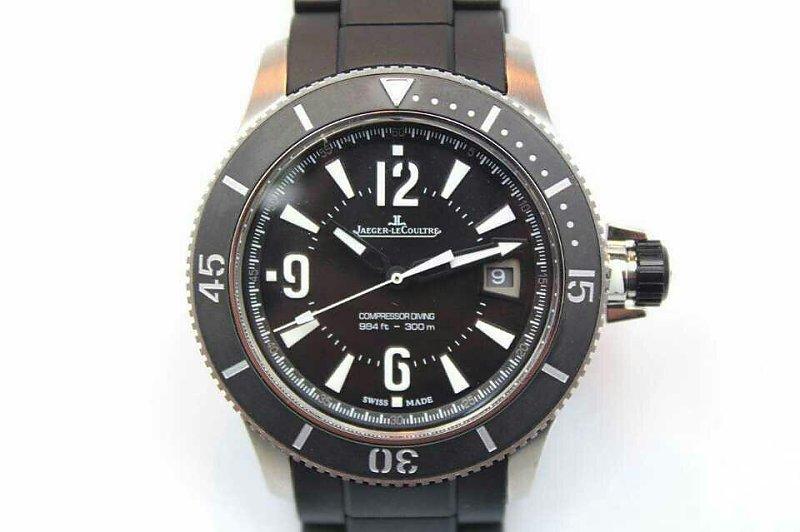 凭我所见 酷黑腕表的迷人魅力