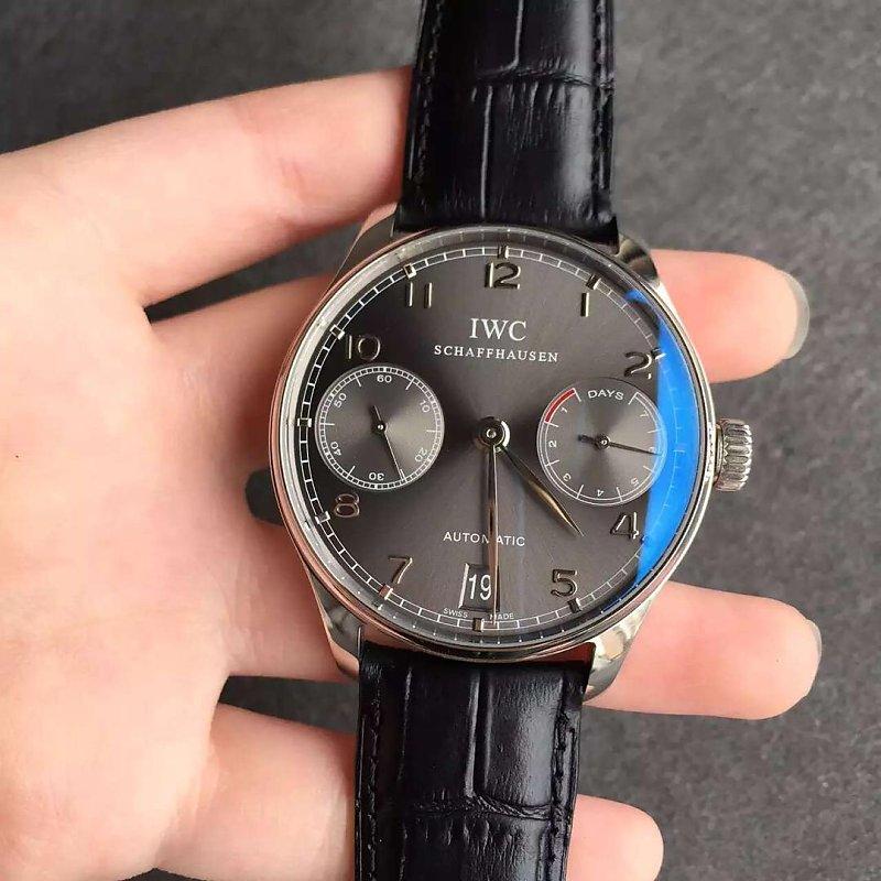 凭我所见 酷黑腕表的迷人魅力