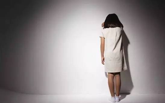 家长不容忽视的隐形危险,父母的忽视会造成孩子一生的悲剧