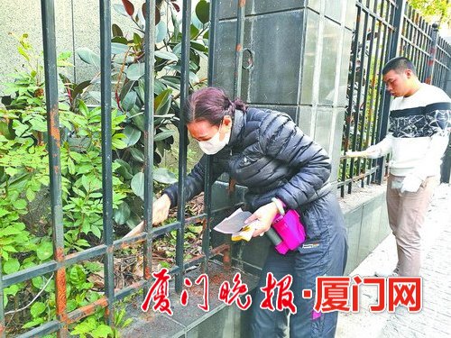 围墙栏杆脱漆业主当粉刷匠厦门社区治理业主抱团发力