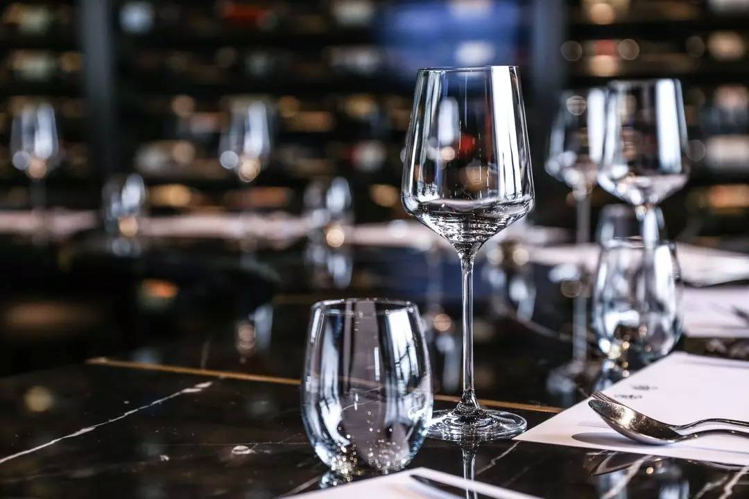 下关高颜值男服务员,招聘高颜值男服务员