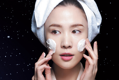 脸上长斑快速祛斑,脸上祛斑应该敷哪种面膜