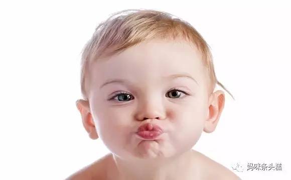 新生宝宝惊跳、抓耳挠脸、蜕皮，状况百出新手妈妈必备心理手册