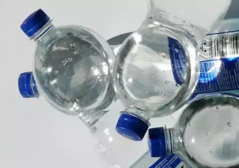 坐飞机关注事项及携带物品一览表,坐飞机干货能随身携带吗