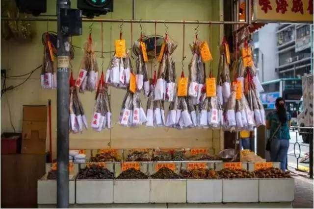 香港新春年货市场红火,这些年货卖爆了购买主力竟是90后