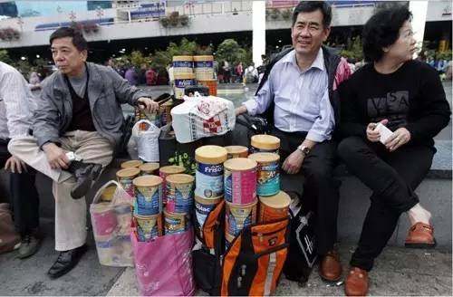 香港新春年货市场红火,这些年货卖爆了购买主力竟是90后