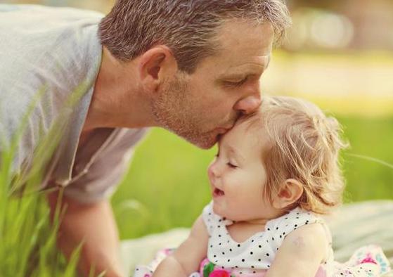 宝宝红屁股是不是纸尿裤不对,宝宝红屁股是月嫂的责任么