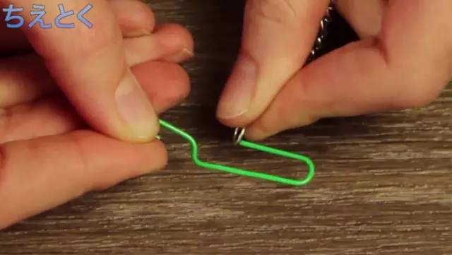 手链自己戴超难扣,手链s扣怎么戴上去不容易掉