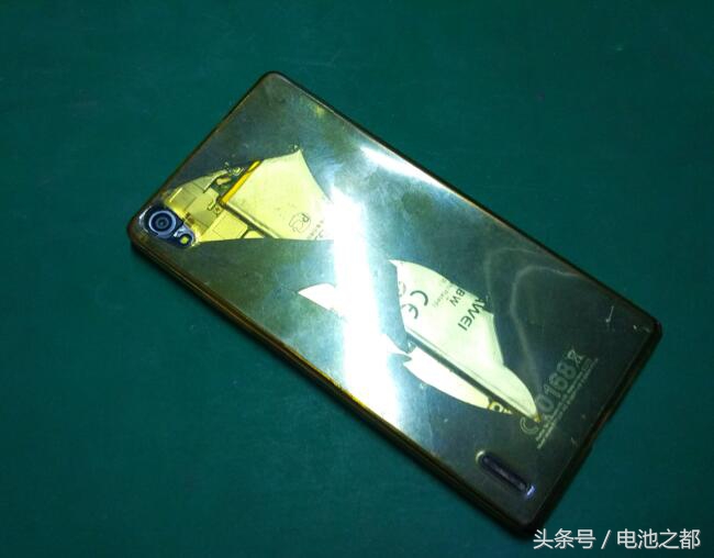 华为手机摔了一下屏幕失灵怎么办,华为手机摔出了个亮点