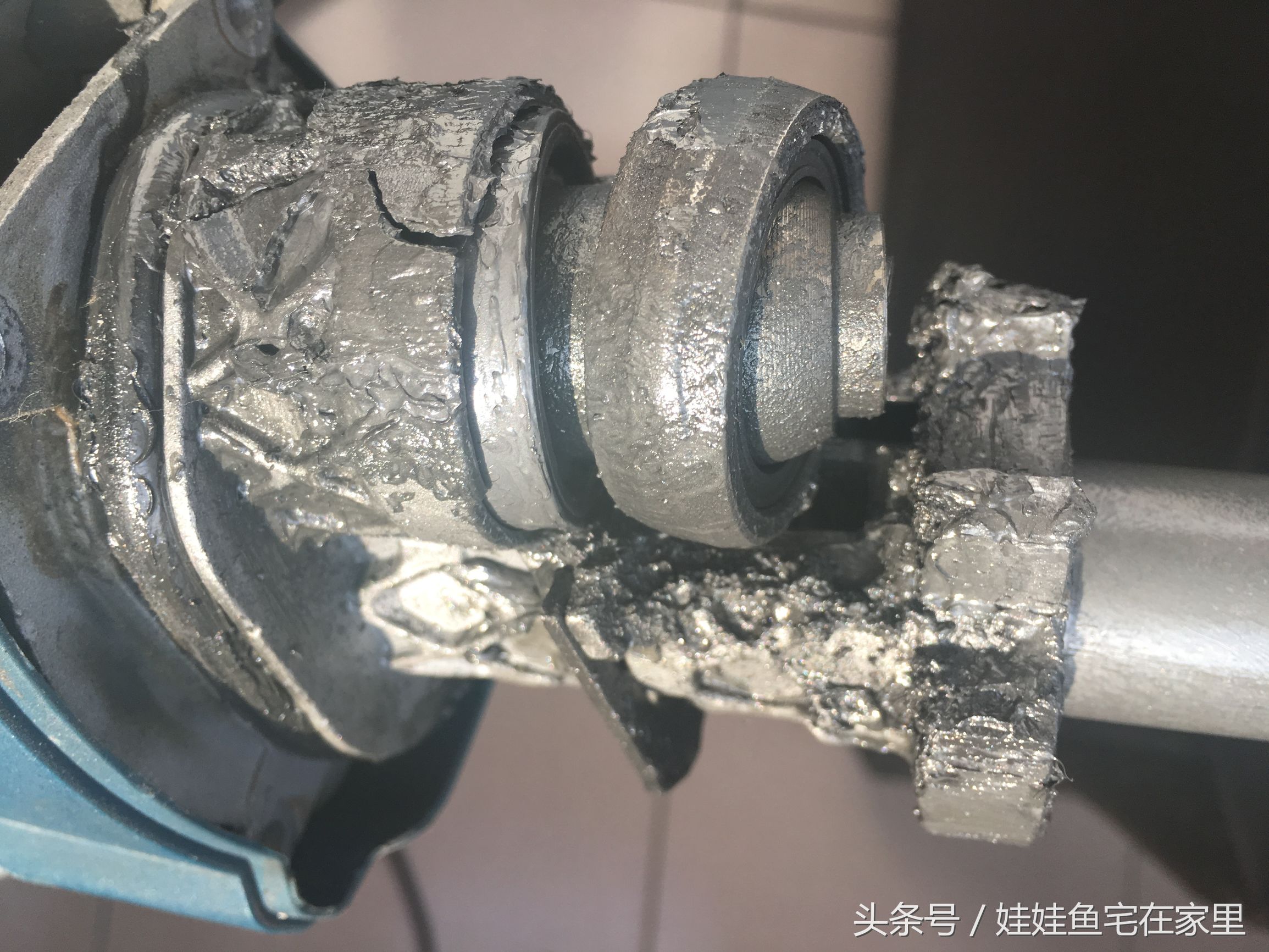 高仿博世轻型电锤全部拆解视频,正品博世电锤28d与高仿区别图片